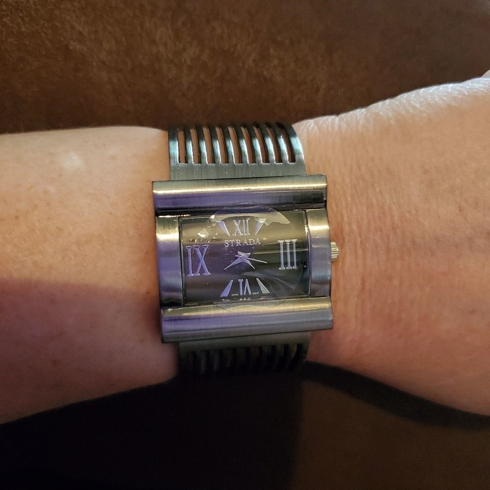 Cuff Watch - Picture 5 of 12